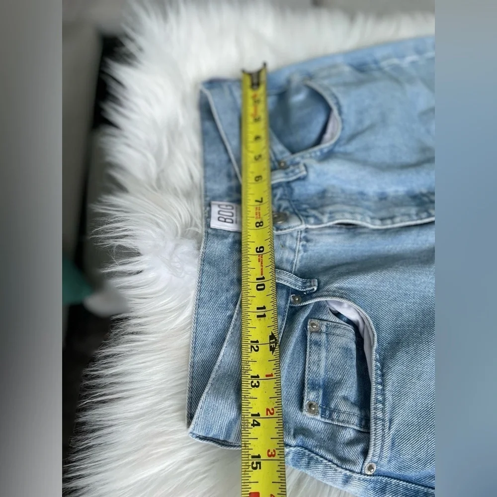 BDG urban outfitters high rise mom jeans - Size 28